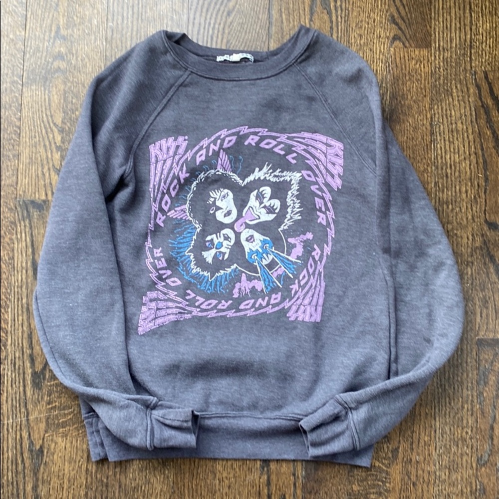 Gray Kiss sweatshirt
